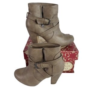 Madden Girl Sharpen Booties Boots Women's Size 8.5 M Taupe Block Heel Buckle